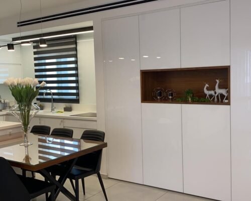 f5413bd8-bc44-4f9e-b304-7827557f2337