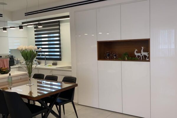 f5413bd8-bc44-4f9e-b304-7827557f2337